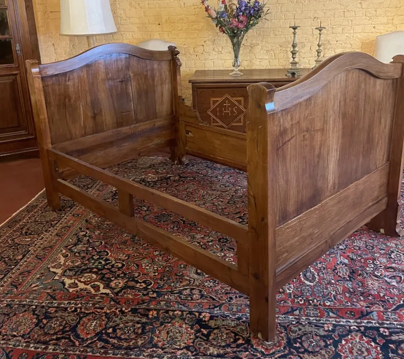 Pamono Louis Philippe Bed in Walnut> Beds & Bedroom Sets