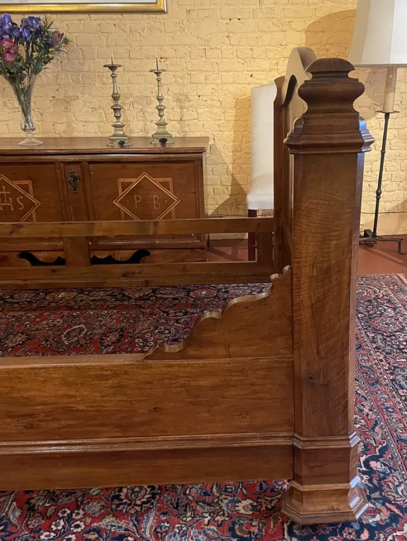 Pamono Louis Philippe Bed in Walnut> Beds & Bedroom Sets