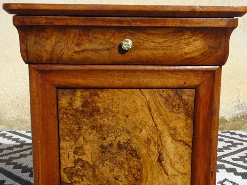 Pamono Louis Philippe Walnut and Burl Walnut Bedside Table> Nightstands