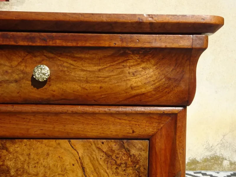 Pamono Louis Philippe Walnut and Burl Walnut Bedside Table> Nightstands