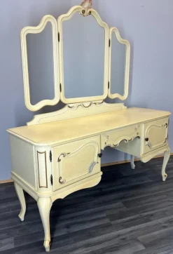Pamono Louis XVI French Carved Dressing Table> Dressing Tables