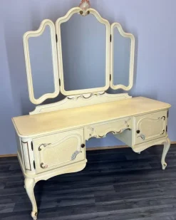 Pamono Louis XVI French Carved Dressing Table> Dressing Tables