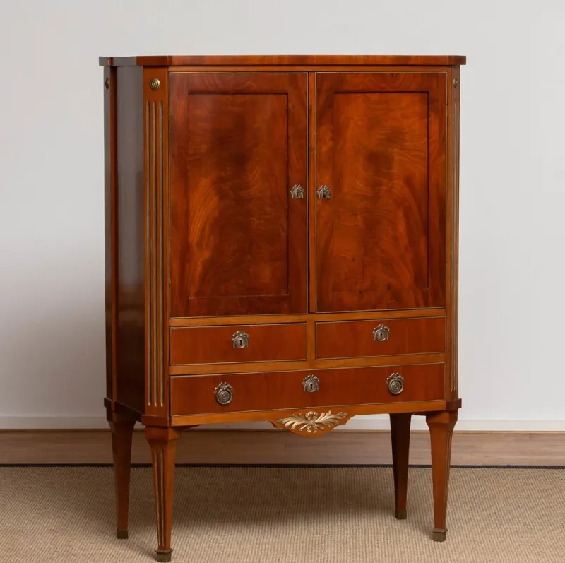 Online Pamono Louis XVI French Mahogany Veneer Cabinet with Brass Inlays, 1790s