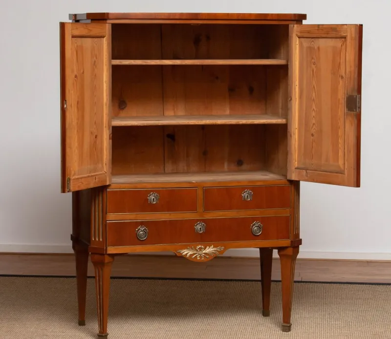 Online Pamono Louis XVI French Mahogany Veneer Cabinet with Brass Inlays, 1790s