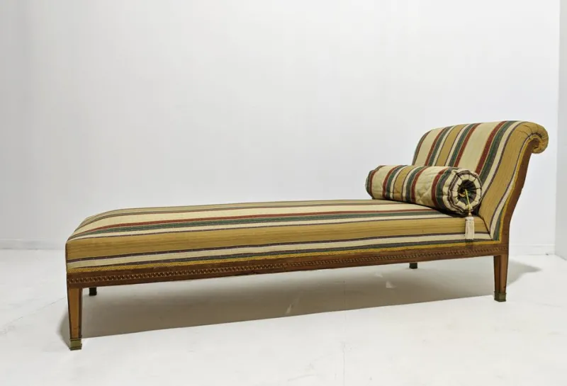 Pamono Louis XVI Style Chaise Longue in Wood and Multicolored Fabric with Brass Accessories, 1890s> Daybeds & Chaises Lounges