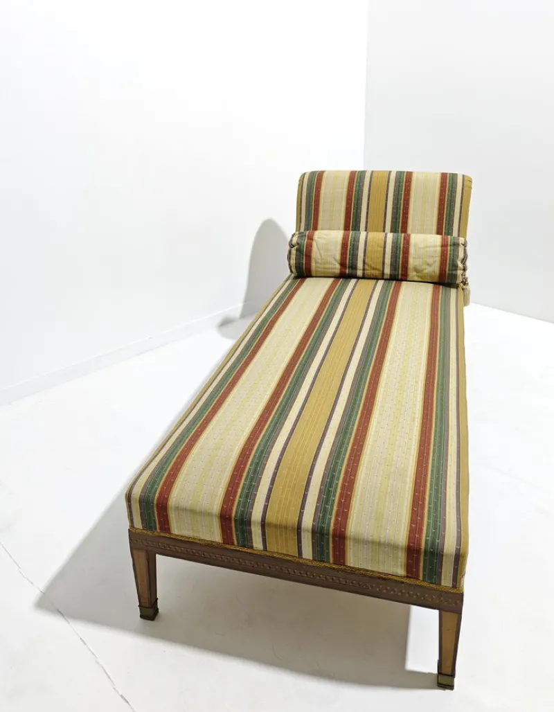 Pamono Louis XVI Style Chaise Longue in Wood and Multicolored Fabric with Brass Accessories, 1890s> Daybeds & Chaises Lounges