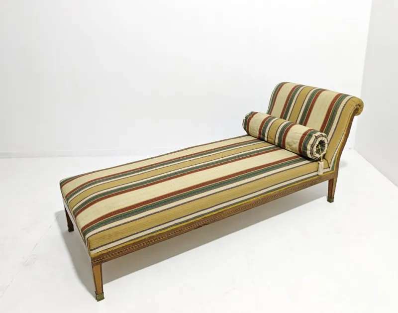 Pamono Louis XVI Style Chaise Longue in Wood and Multicolored Fabric with Brass Accessories, 1890s> Daybeds & Chaises Lounges
