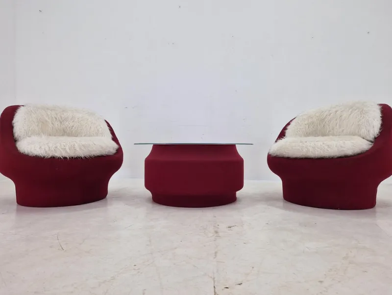 Pamono Lounge Chairs and Coffee Table, France, 1970s, Set of 3> Living Room Sets