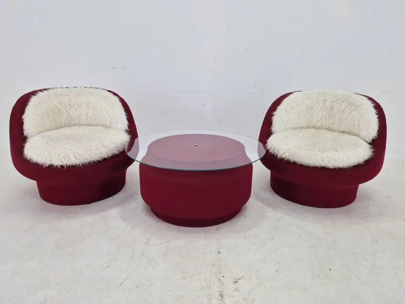 Pamono Lounge Chairs and Coffee Table, France, 1970s, Set of 3> Living Room Sets