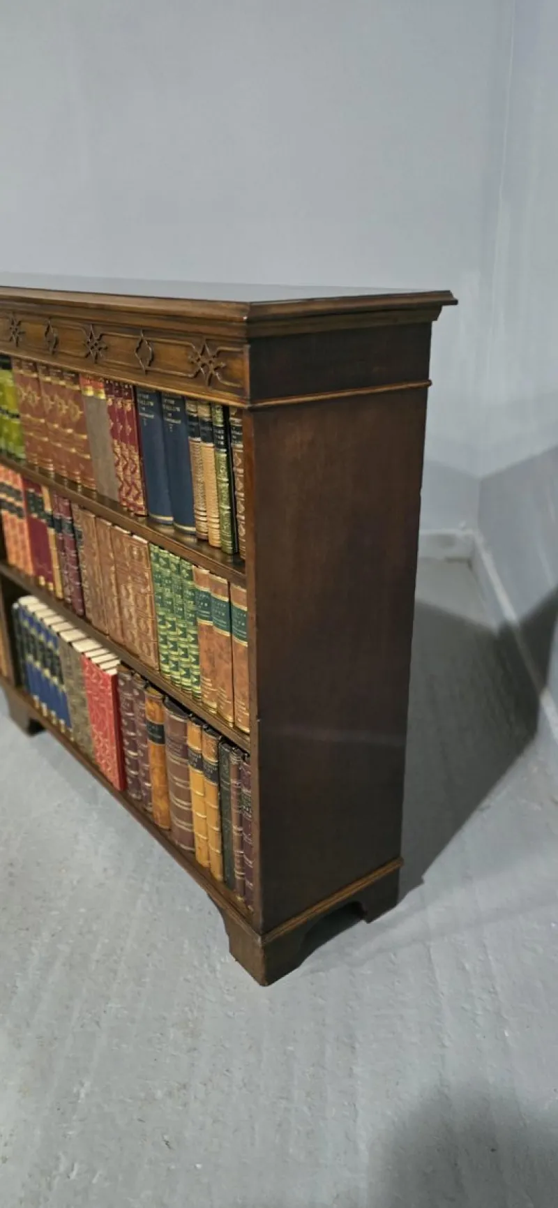Outlet Pamono Low Open Adjustable Bookcase in Mahogany, 1900s
