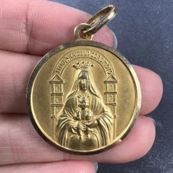 Pamono Madonna and Child of Coromoto Venezuela 18k Yellow Gold Pendant Medal, 1980s><noscript><img width=