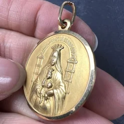 Pamono Madonna and Child of Coromoto Venezuela 18k Yellow Gold Pendant Medal, 1980s><noscript><img width=