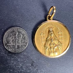 Pamono Madonna and Child of Coromoto Venezuela 18k Yellow Gold Pendant Medal, 1980s><noscript><img width=