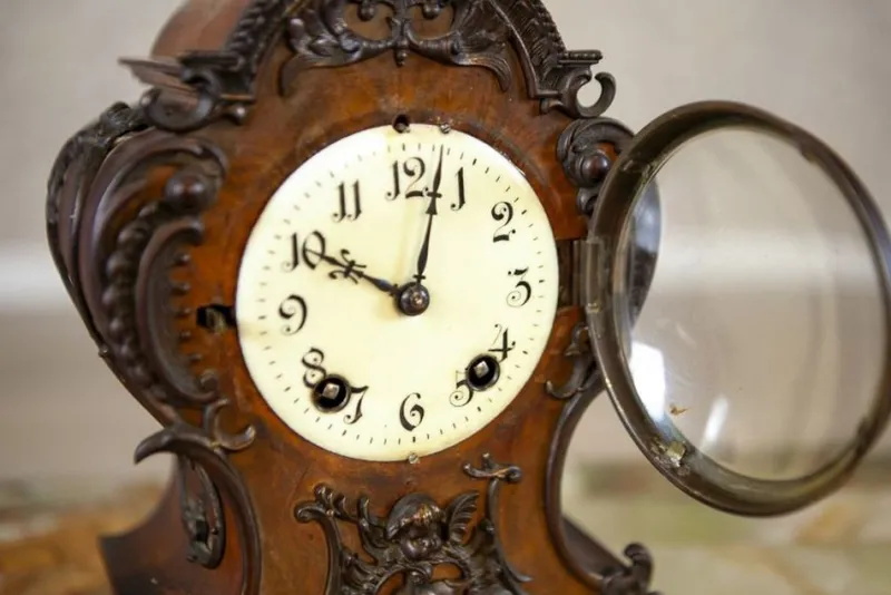 Pamono Mantel Clock in Walnut Case from Lenzkirch, 1890s> Clocks