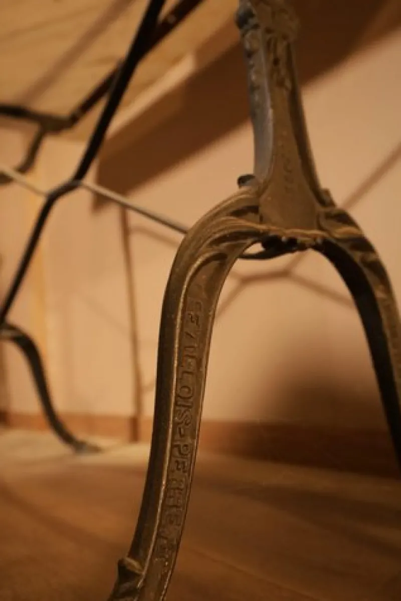 Pamono Marble Table with Cast Iron Legs> Garden Tables