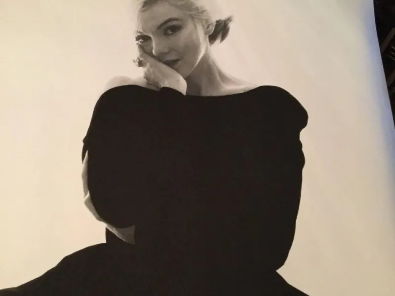 Clearance Pamono Marilyn in the black dress looking at you 2007