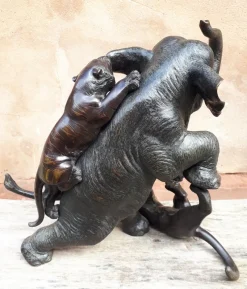 Pamono Meiji Okimono Bronze Sculpture of an Elephant Attacked by Tigers, Japan, 1890s><noscript><img width=