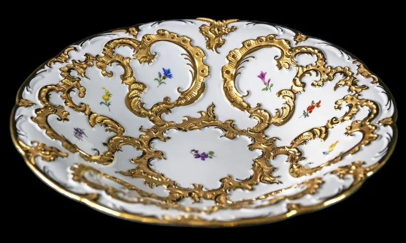 Pamono Meissen Gold and Floral Porcelain Plate> Dinner Plates & Bowls