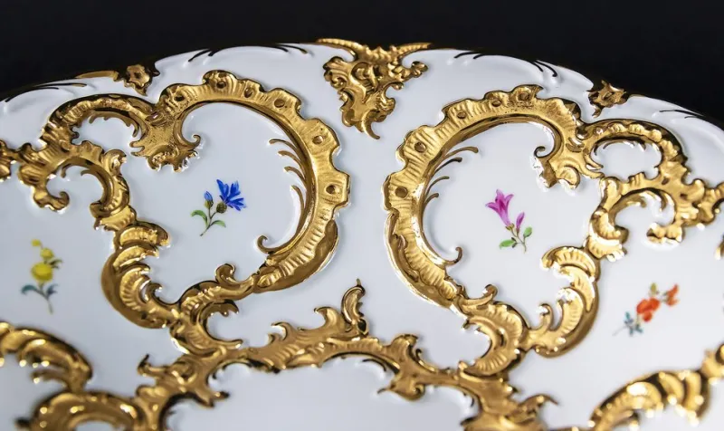 Pamono Meissen Gold and Floral Porcelain Plate> Dinner Plates & Bowls