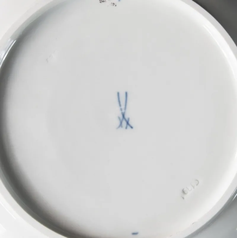 Pamono Meissen Gold and Floral Porcelain Plate> Dinner Plates & Bowls