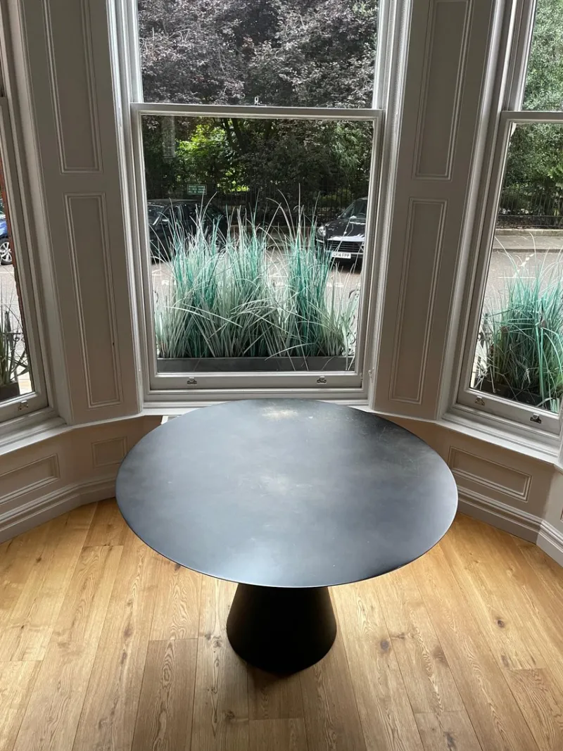 Pamono Metal Round Dining Table by AM.PM, 2010s> Dining Tables & Sets