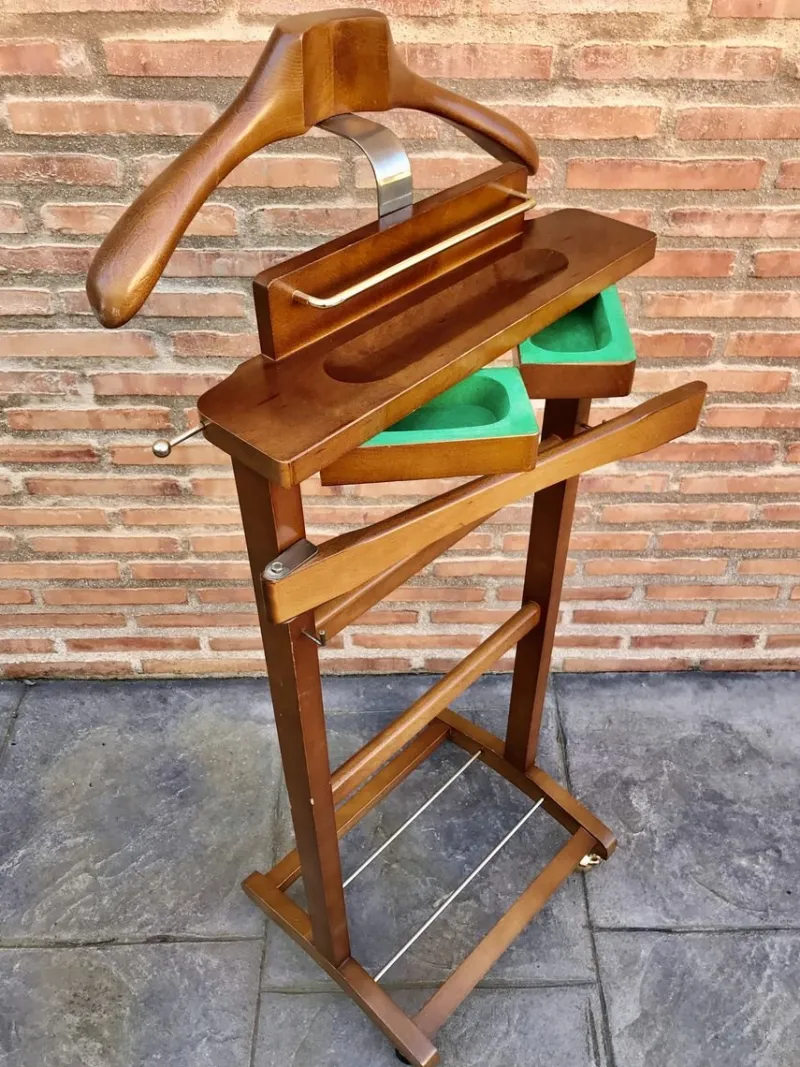 Pamono Mid Century Modern Italian Wood Valet Stand, 1960s> Racks, Hooks & Valets