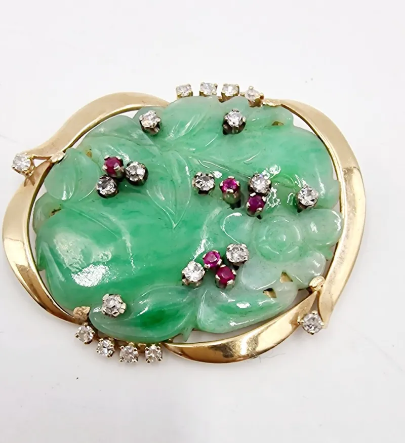 Pamono Mid-Century 18 Karat Yellow Gold Brooch with Jade, Diamonds and Rubies, Italy, 1950s> Brooches