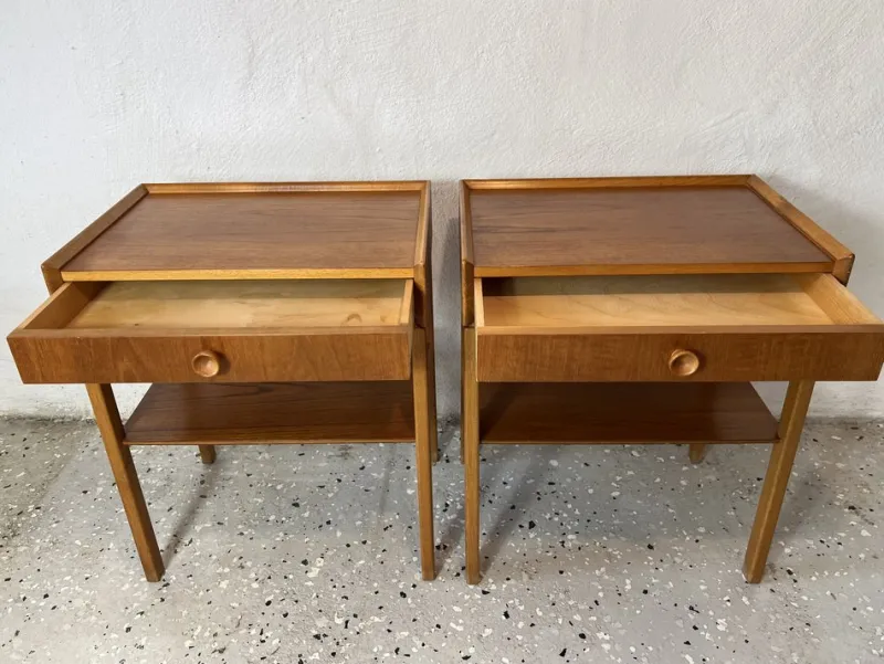 Pamono Mid-Century Bedside Tables in Teak, 1960s, Set of 2> Nightstands
