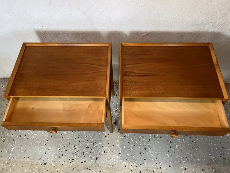 Pamono Mid-Century Bedside Tables in Teak, 1960s, Set of 2> Nightstands