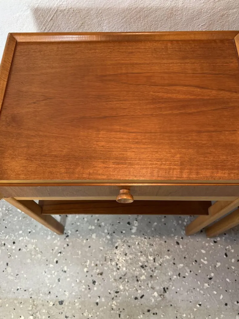 Pamono Mid-Century Bedside Tables in Teak, 1960s, Set of 2> Nightstands
