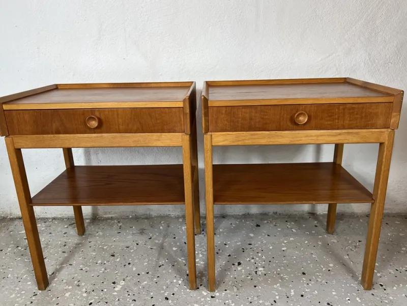 Pamono Mid-Century Bedside Tables in Teak, 1960s, Set of 2> Nightstands
