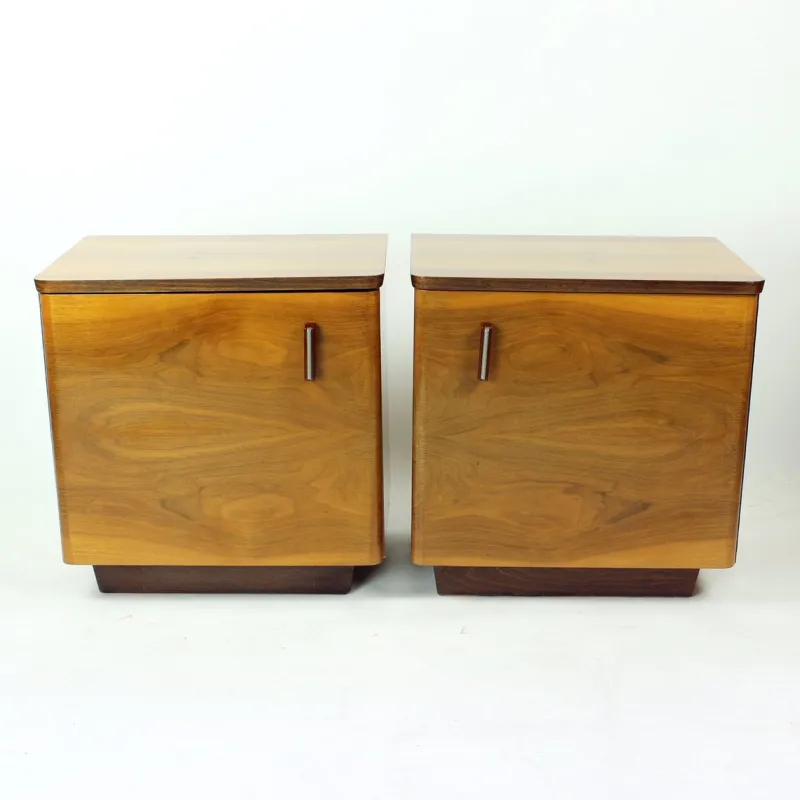 Pamono Mid-Century Bedside Tables in Shellack Walnut, Former Czechoslovakia, 1960s, Set of 2> Nightstands