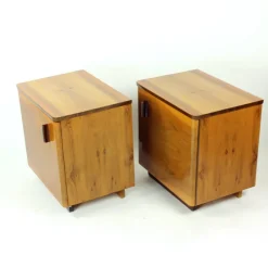 Pamono Mid-Century Bedside Tables in Shellack Walnut, Former Czechoslovakia, 1960s, Set of 2> Nightstands