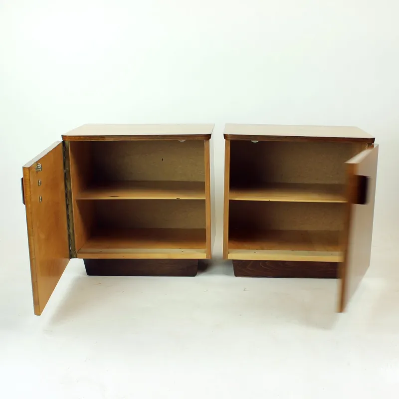 Pamono Mid-Century Bedside Tables in Shellack Walnut, Former Czechoslovakia, 1960s, Set of 2> Nightstands