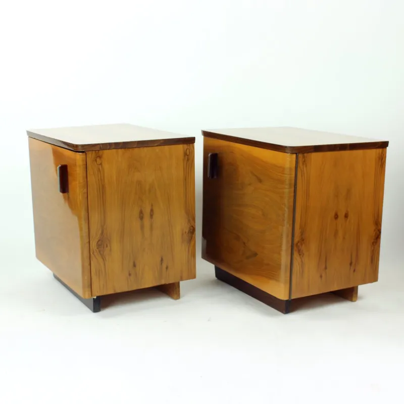 Pamono Mid-Century Bedside Tables in Shellack Walnut, Former Czechoslovakia, 1960s, Set of 2> Nightstands