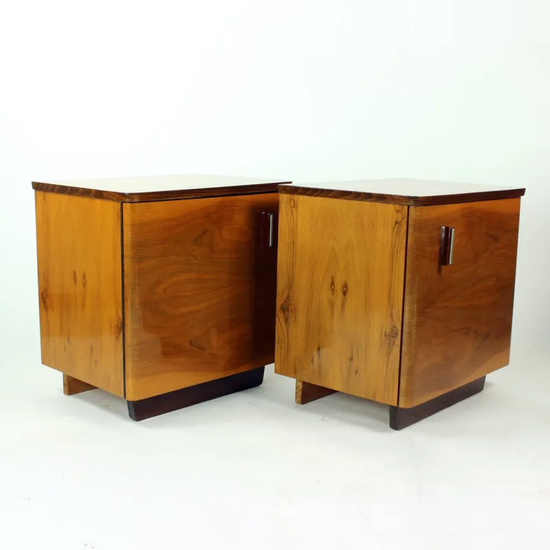 Pamono Mid-Century Bedside Tables in Shellack Walnut, Former Czechoslovakia, 1960s, Set of 2> Nightstands