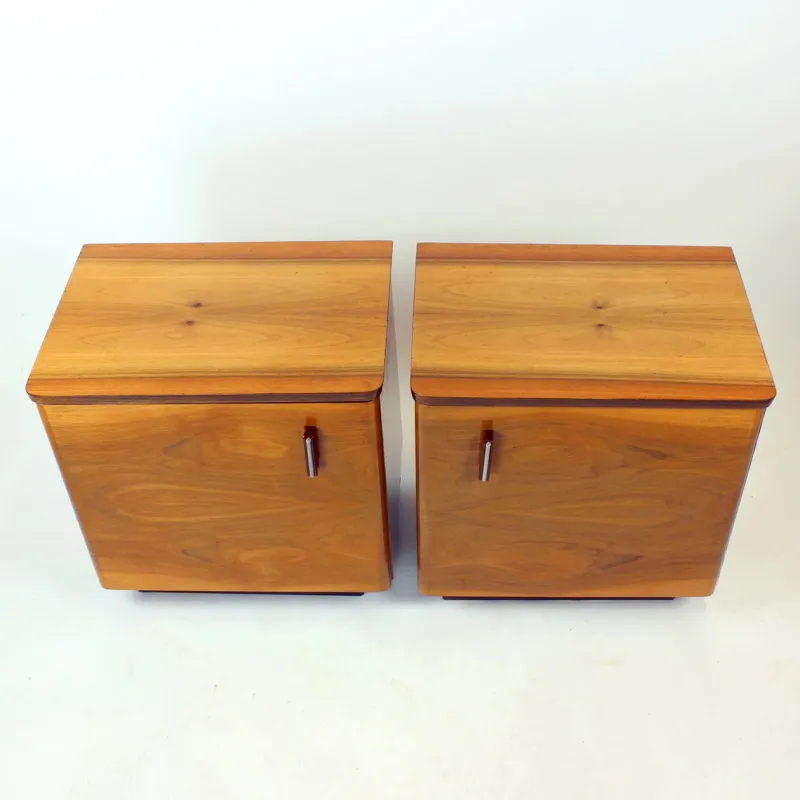 Pamono Mid-Century Bedside Tables in Shellack Walnut, Former Czechoslovakia, 1960s, Set of 2> Nightstands