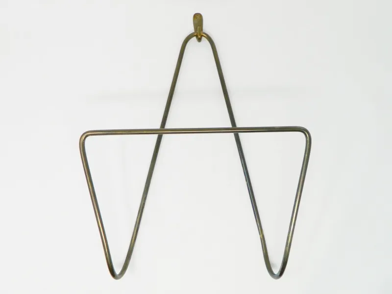 Pamono Mid-Century Brass Wall Newspaper Holder with Mounting Hook by Carl Auböck for Werkstätte Carl Auböck, Set of 2> Magazine Racks