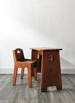 Pamono Mid-Century Brutalist Children's Desks, 1950s, Set of 2> Children's Tables