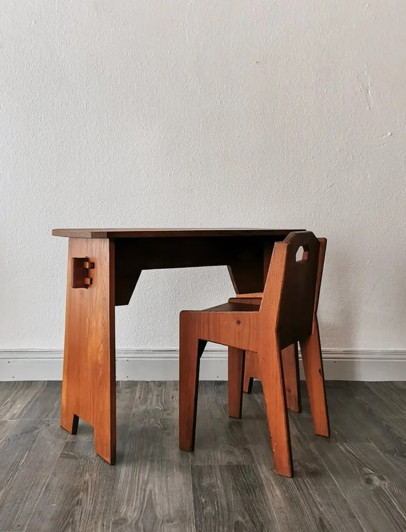 Pamono Mid-Century Brutalist Children's Desks, 1950s, Set of 2> Children's Tables