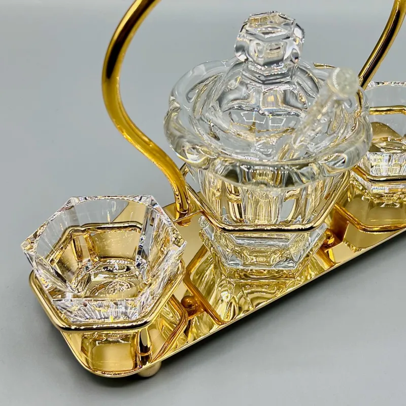 Pamono Mid-Century Crystal Harcourt Missouri Condiment or Caviar Set with Lidded Central Jar, Spoon, and Two Facetted Cut Dishes in Gilt Handled Tray from Baccarat, 1950s, Set of 6> Serving Dishes