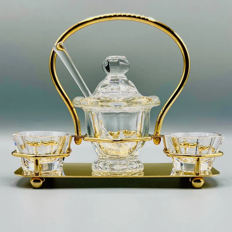 Pamono Mid-Century Crystal Harcourt Missouri Condiment or Caviar Set with Lidded Central Jar, Spoon, and Two Facetted Cut Dishes in Gilt Handled Tray from Baccarat, 1950s, Set of 6> Serving Dishes