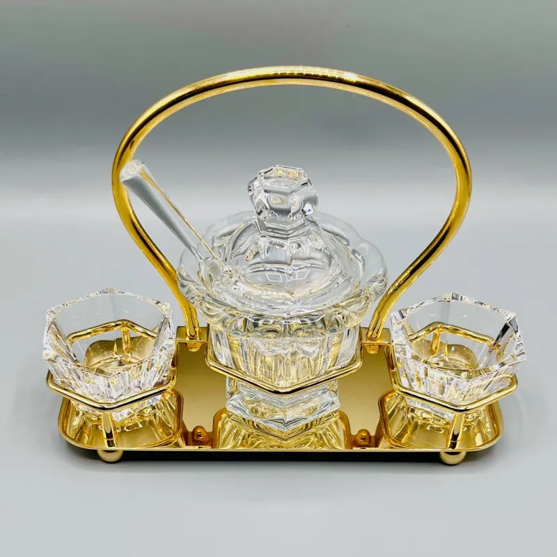 Pamono Mid-Century Crystal Harcourt Missouri Condiment or Caviar Set with Lidded Central Jar, Spoon, and Two Facetted Cut Dishes in Gilt Handled Tray from Baccarat, 1950s, Set of 6> Serving Dishes