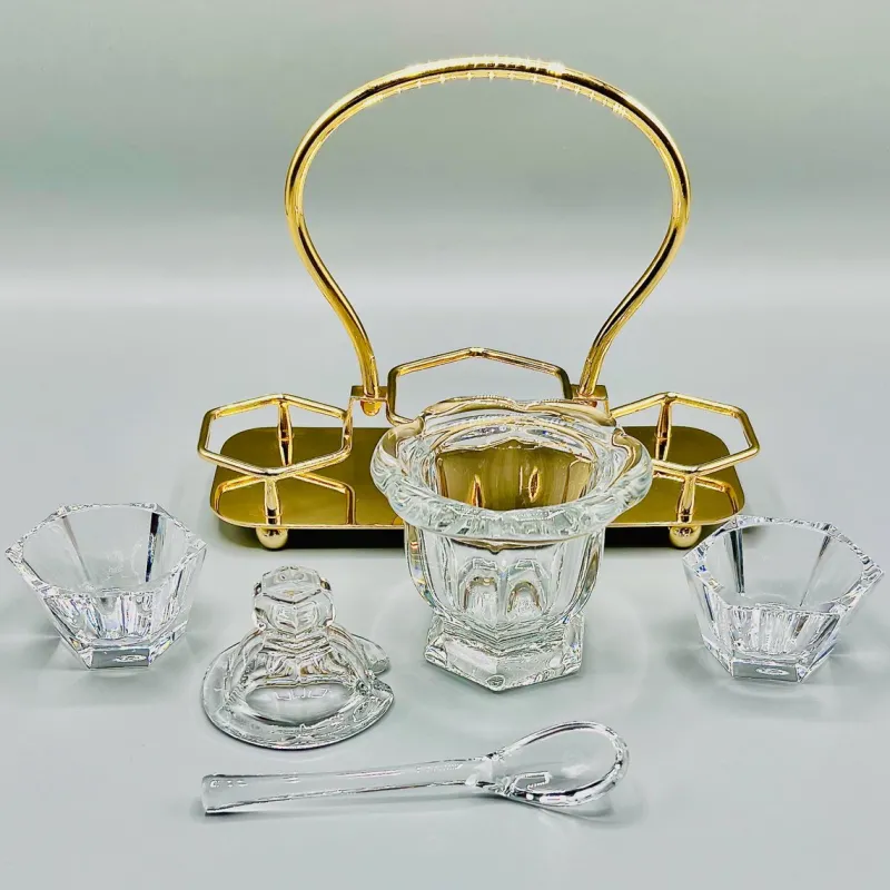 Pamono Mid-Century Crystal Harcourt Missouri Condiment or Caviar Set with Lidded Central Jar, Spoon, and Two Facetted Cut Dishes in Gilt Handled Tray from Baccarat, 1950s, Set of 6> Serving Dishes