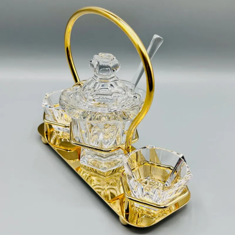 Pamono Mid-Century Crystal Harcourt Missouri Condiment or Caviar Set with Lidded Central Jar, Spoon, and Two Facetted Cut Dishes in Gilt Handled Tray from Baccarat, 1950s, Set of 6> Serving Dishes