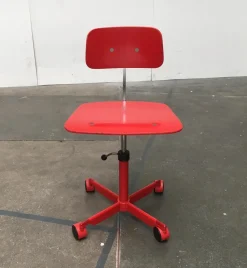 Pamono Mid-Century Danish Children's Swivel Chair by Jørgen Rasmussen for Kevi> Children's Chairs