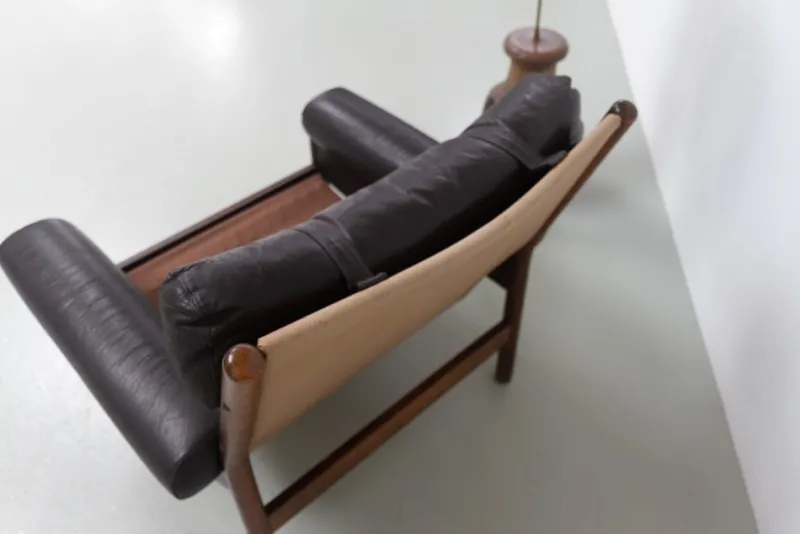 Pamono Mid-Century Danish Leather Lounge Chair in the style of Norell, 1960s> Lounge Chairs & Armchairs