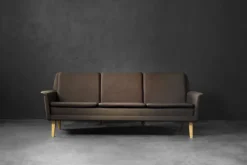 Pamono Mid-Century Danish Modern Brown 3-Seater Sofa by Folke Ohlsson for Fritz Hansen, 1960s><noscript><img width=