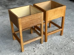 Pamono Mid-Century Danish Oak Cube Flower Tables, 1960s, Set of 2> Garden Tables