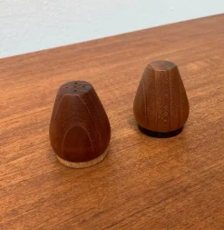 Pamono Mid-Century Danish Teak Pepper and Salt Shaker, 1960s, Set of 2><noscript><img width=
